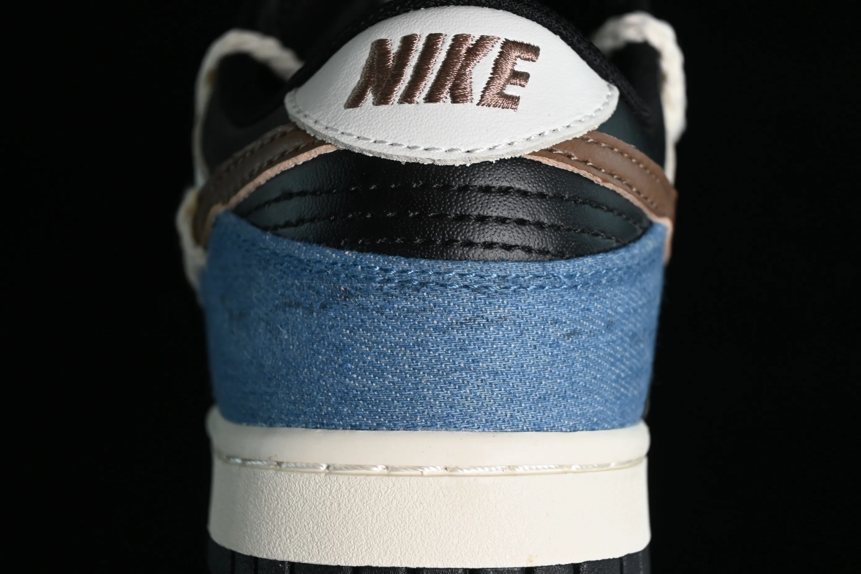 All Categories Nk SB Dunk Series Nk SB Dunk Low Low-top sneakers Nk Dunk Low College style Denim deconstruction Hand-stitched Customized SB strap low-top casual sneakers DD1391-100